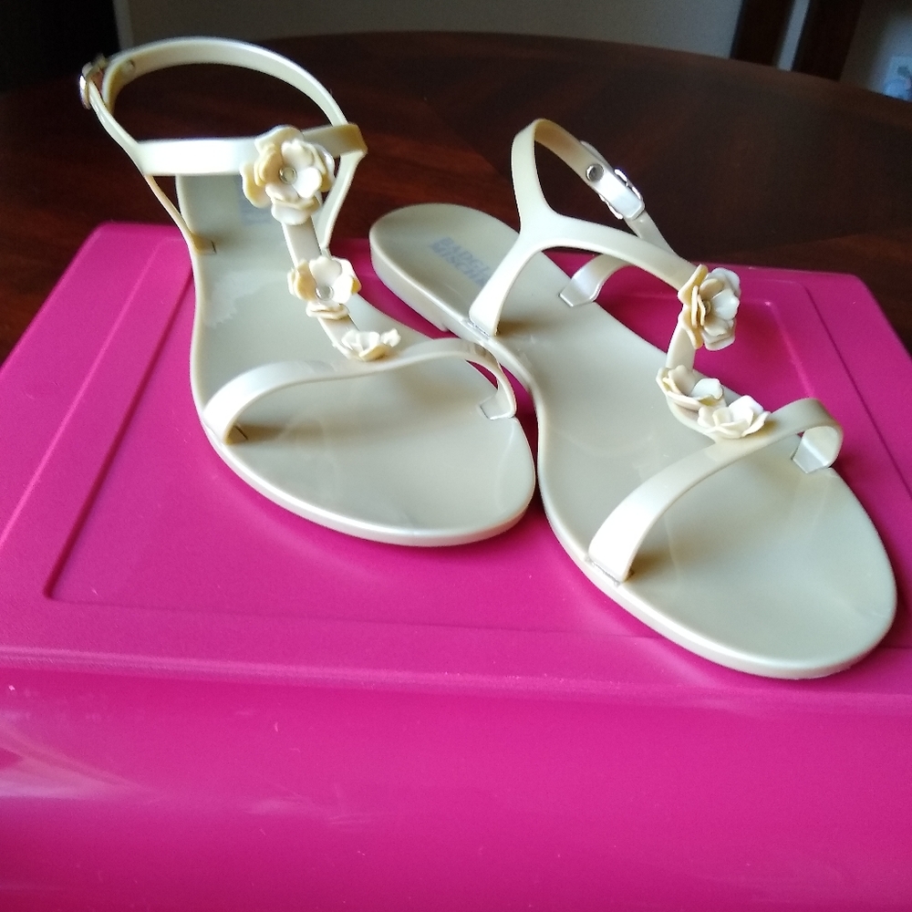 Badgley Mischka gold flat sandal sz 11